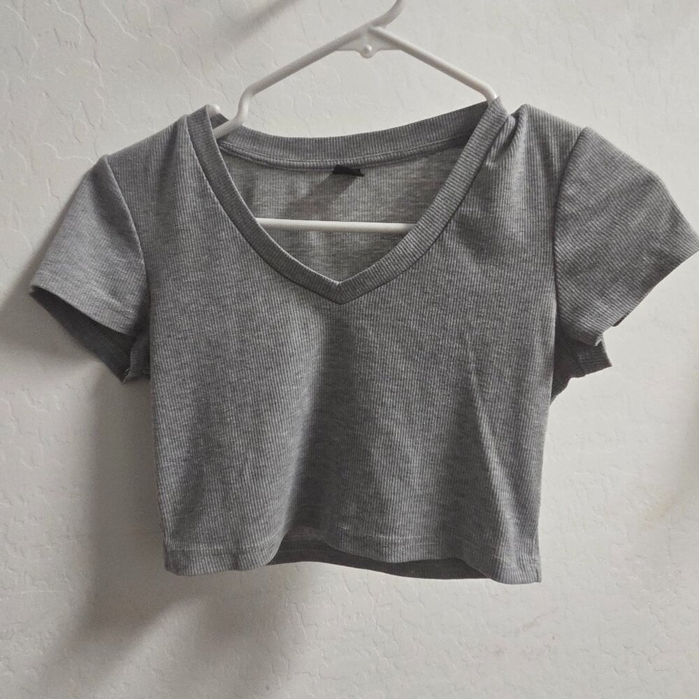 Grey Crop Top-Size Medium-Cute Trendy‎ V-neck
